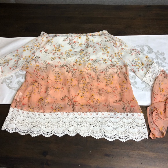 Taylor and sage sheer floral crochet top medium - Picture 7 of 7